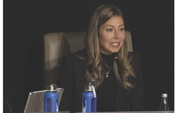 Maude Marquis-Bissonnette, mairesse de Gatineau, lors de la séance du conseil municipal du 10 décembre 2024. Photo : Capture d’écran
