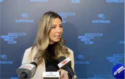 Maude Marquis-Bissonnette, mairesse de Gatineau répondant aux questions des médias sur la fermeture de la SAQ lors de la mêlée de presse (12 mars 2025). Photo : Capture d’écran