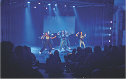 Le groupe Daring Aces lors de leur numéro de danse aux finales régionales de Secondaire en spectacle (2 avril 2025). Photo : Mélissa Gélinas