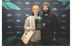 Julia Murphy-Buske et William Jenneret, copropriétaires de l’entreprise Terre & Neige lors de leur nomination au Gala des Lauriers 2025 en tant que finalistes (9 avril 2025). Photo : Page Facebook Les Lauriers de la Gastronomie Québécoise