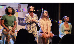 Le 25 avril, AGIR Outaouais et le théâtre Parminou s’associent pour présenter Histoires en chemin, une pièce de théâtre émouvante qui raconte le parcours de quatre femmes immigrantes au Québec. Crédit photo : Gracieuseté du théâtre Parminou