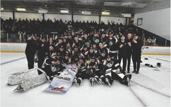Pour la troisième fois en trois ans, le Hull-Volant de Gatineau est champion de la Ligue de hockey junior de la capitale nationale (junior C). Crédit photo : Gracieuseté Hull-Volant