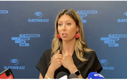 Maude Marquis-Bissonnette, mairesse de Gatineau, répondant aux questions des médias lors de la mêlée de presse (18 juin 2025). Photo : Capture d’écran