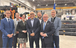 At the announcement of the Plan PME 2025–2028 are Mr. Guillaume Tremblay (President of the Union des municipalités du Québec – UMQ), Mr. Simon Allaire (MNA for Maskinongé), Ms. Sonia LeBel (President of the Treasury Board and Minister Responsible for Government Administration), Mr. Christopher Skeete (Minister for the Economy and Minister Responsible for the Fight Against Racism), Mr. Jacques Demers (President of the Fédération québécoise des municipalités – FQM), Mr. Jean Boulet (Minister of Labour), and Mr. Benoît Richard (President and CEO of AGT Robotics). Photo: Li-Ann Laverdière – MEIE