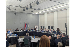 Vue d’ensemble de la séance du conseil municipal au centre de services de Buckingham (16 septembre 2025). Photo : Mélissa Gélinas
