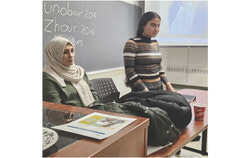 (From left to right): Zhour AlNaser and Sunobar Asifi during their presentation at Cégep de l’Outaouais, Louis-Reboul campus, in the French immersion class (December 12, 2025) (MG) Photo: Courtesy of Jacques Laberge