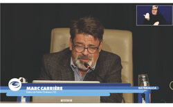Marc Carrière, conseiller municipal de Pointe-Gatineau lors de sa prise de parole à la séance du conseil municipal de la Ville de Gatineau (17 mars 2026). Photo : Capture d’écran