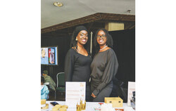 Deux des trois sœurs Nuwame qui ont créé la Foire Afro-Excellence : Diarra (à gauche) et Ami (à droite).