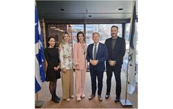 De gauche à droite : Suzanne Tremblay, députée de Hull; Maude Marquis-Bissonnette, mairesse de Gatineau; Geneviève Guilbault, ancienne ministre québécoise des Affaires municipales; Mathieu Lévesque, député de Chapleau; Mathieu Lacombe, ancien ministre responsable de la région de l'Outaouais. Crédit photo : Gracieuseté