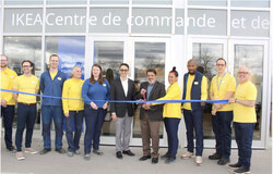 IKEA Canada a célébré l’ouverture officielle de son nouveau centre de planification et de commande lors d’un événement auquel ont assisté des collaborateurs IKEA Canada, des représentants de la Ville de Gatineau, dont le conseiller municipal de Pointe-Gatineau Marc Carrière, ainsi que d’autres partenaires clés de la communauté. Crédit photo : Jude Osmond