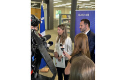 Respectant un engagement électoral, la mairesse de Gatineau, Maude Marquis-Bissonnette, s'est dite heureuse de recevoir un financement provincial pour l'agrandissement et la modernisation de la bibliothèque Guy-Sanche, lors d'un événement tenu le 16 septembre. La photo a été prise le 16 septembre. Photo: Courtoisie